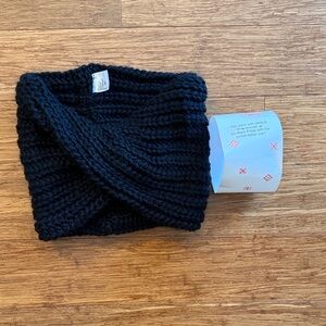 Uniqlo Black Knit Infinity Scarf